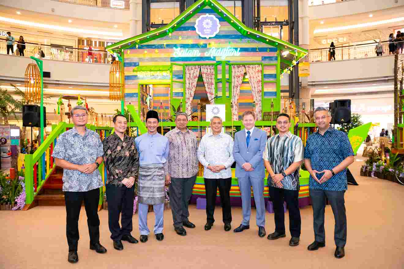 Cultural performance during SURIA KLCC Aidilfitri celebration