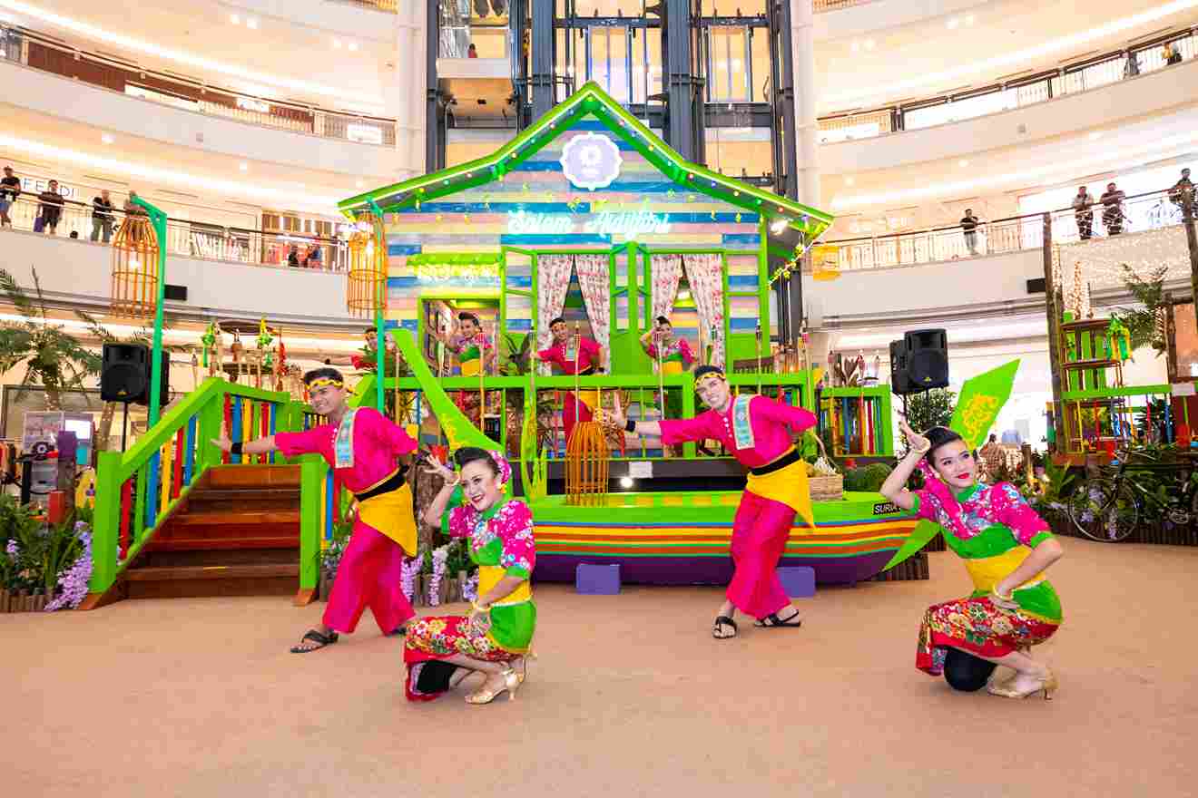 Family enjoying Aidilfitri celebration at SURIA KLCC